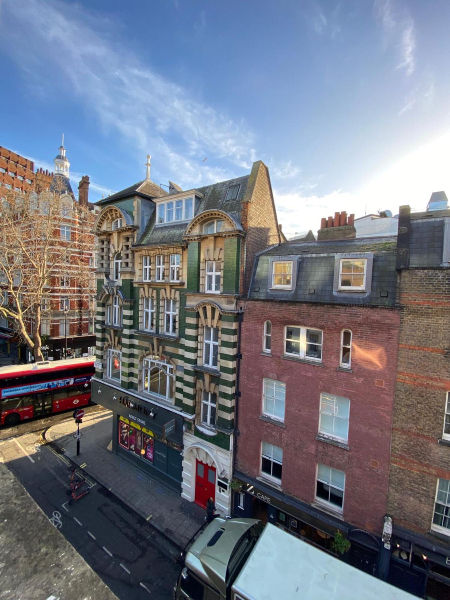 In The Heart Of Soho Apartament