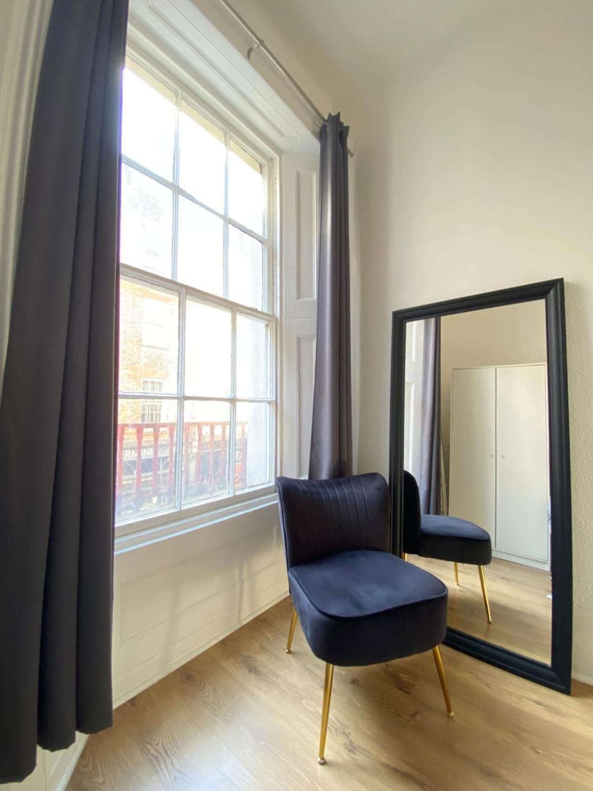 In The Heart Of Soho Apartament