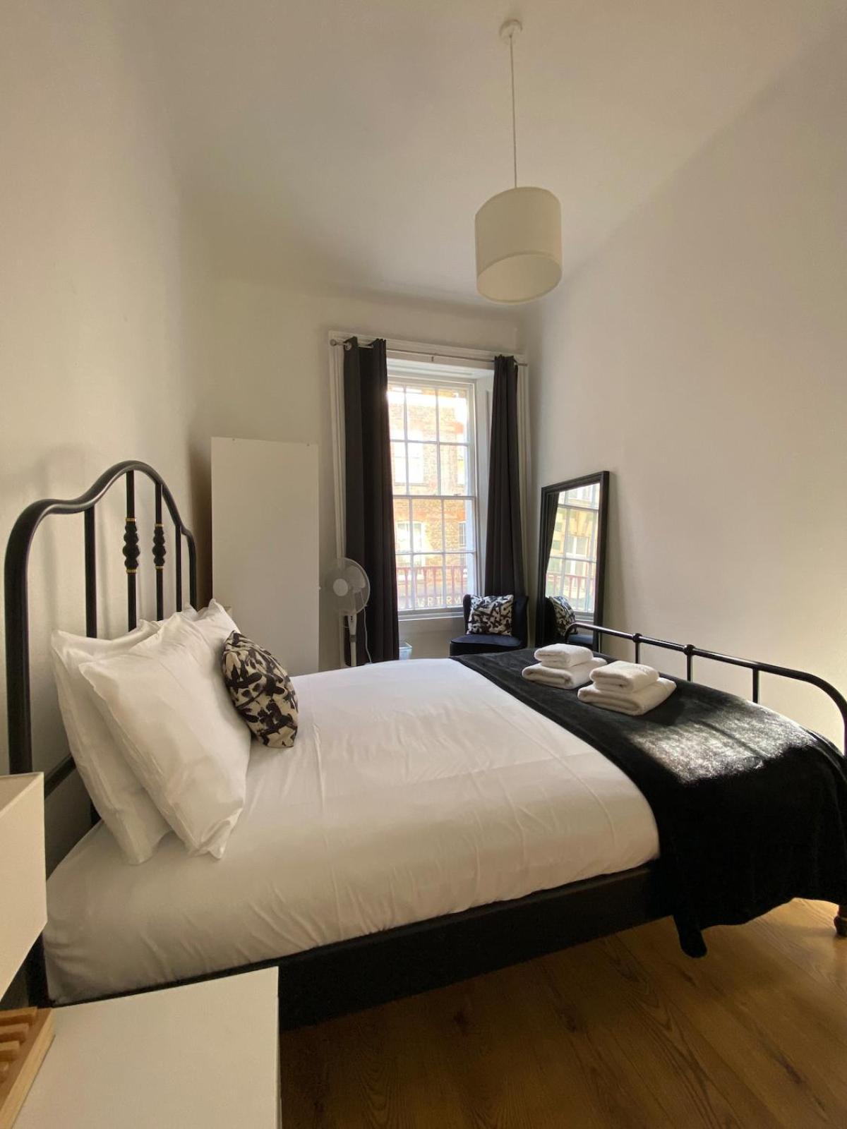In The Heart Of Soho Apartament *